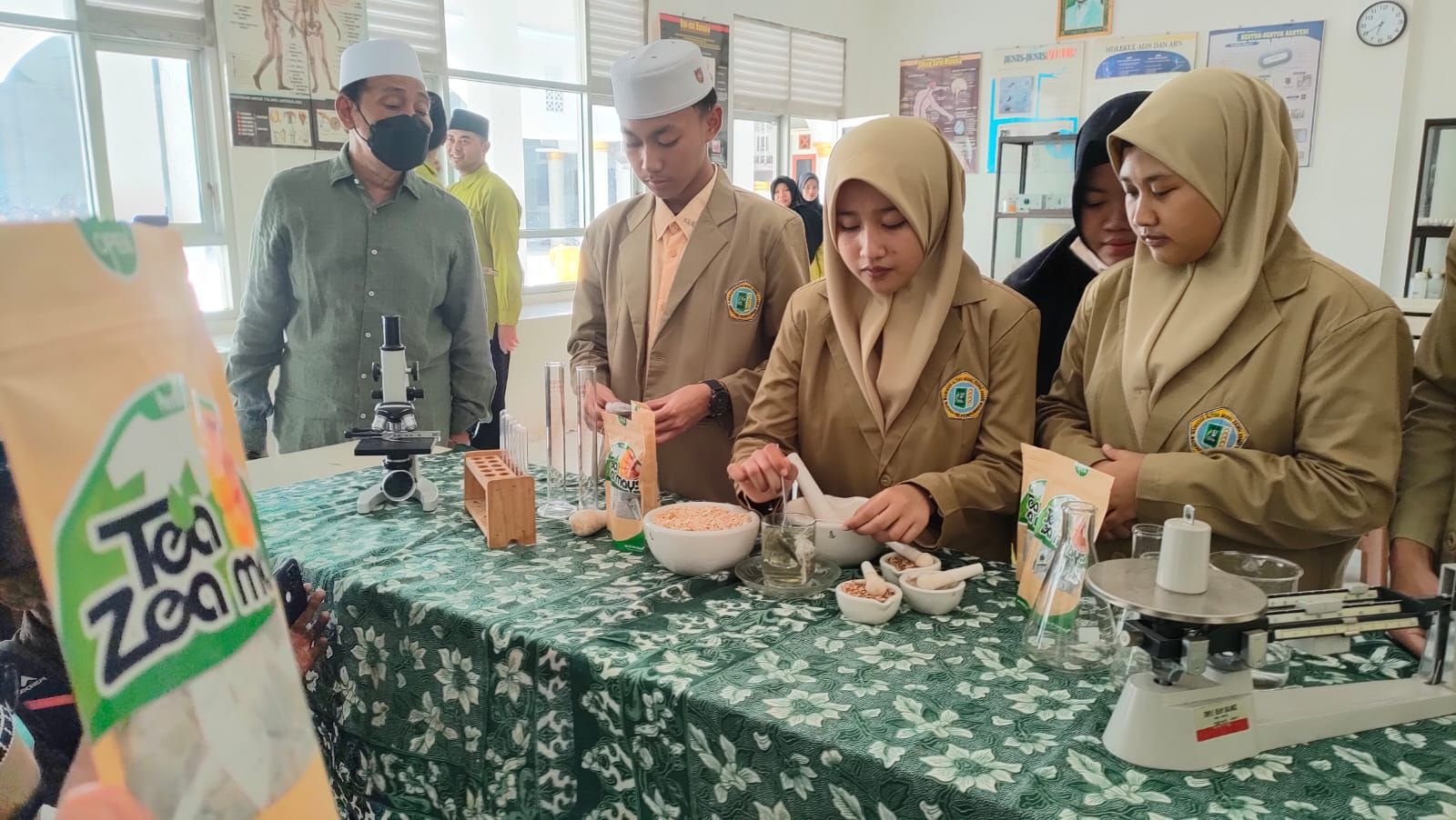 Bermodal Limbah Bonggol Jagung, Empat Santri ini Raih Silver Medali di Ajang Internasional